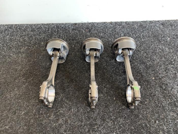 Zuiger van een Volkswagen Up! (121) 1.0 12V 60