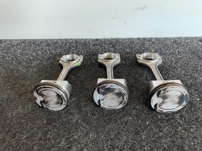 Zuiger van een Volkswagen Up! (121) 1.0 12V 60