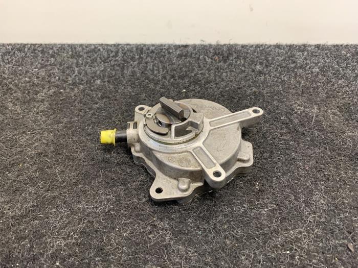 Gebruikte Vacuumpomp (Benzine) Audi A4 (B6) 2.0 FSI 16V Prijs € 64,94 Inclusief btw aangeboden door Van Kronenburg Engines