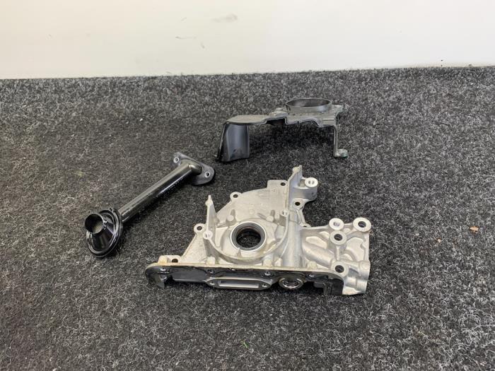 Gebruikte Oliepomp Volkswagen Up! (121) 1.0 12V 60 Prijs € 74,95 Inclusief btw aangeboden door Van Kronenburg Engines