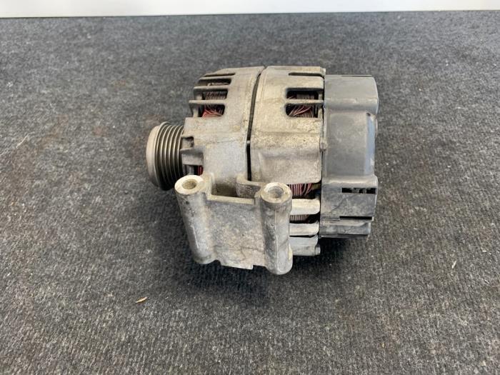 Dynamo van een Audi A4 (B8) 1.8 TFSI 16V