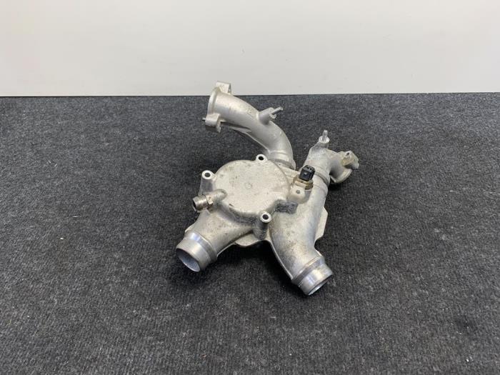 Gebruikte Thermostaathuis BMW 3 serie (E90) M3 4.0 V8 32V CRT Prijs € 39,94 Inclusief btw aangeboden door Van Kronenburg Engines