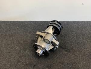 Gebruikte Waterpomp BMW 5 serie (E60) M5 V-10 40V LHD Prijs € 84,99 Inclusief btw aangeboden door Van Kronenburg Engines