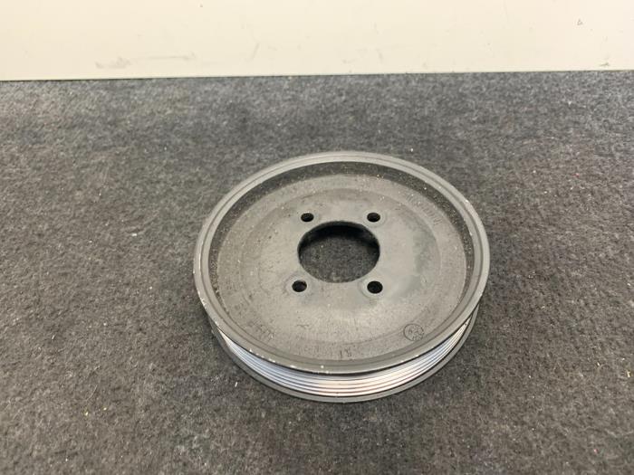 Gebruikte Poelie Waterpomp BMW 5 serie (E60) M5 V-10 40V LHD Prijs € 19,94 Inclusief btw aangeboden door Van Kronenburg Engines