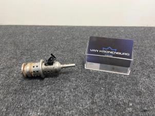 Gebruikte Injector adblue Volvo XC90 II 2.0 D5 16V AWD Prijs € 45,00 Inclusief btw aangeboden door Van Kronenburg Engines