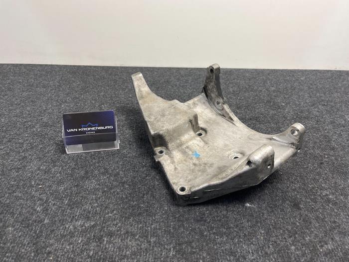 Gebruikte Dynamosteun boven Mercedes E (R124) 3.0 300 CE 24V Prijs € 34,99 Inclusief btw aangeboden door Van Kronenburg Engines