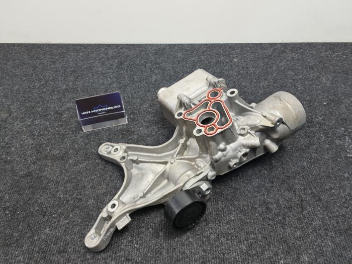 Gebruikte Oliefilterhuis Volkswagen Golf VII (AUA) 2.0 GTI 16V Clubsport Prijs € 59,99 Inclusief btw aangeboden door Van Kronenburg Engines