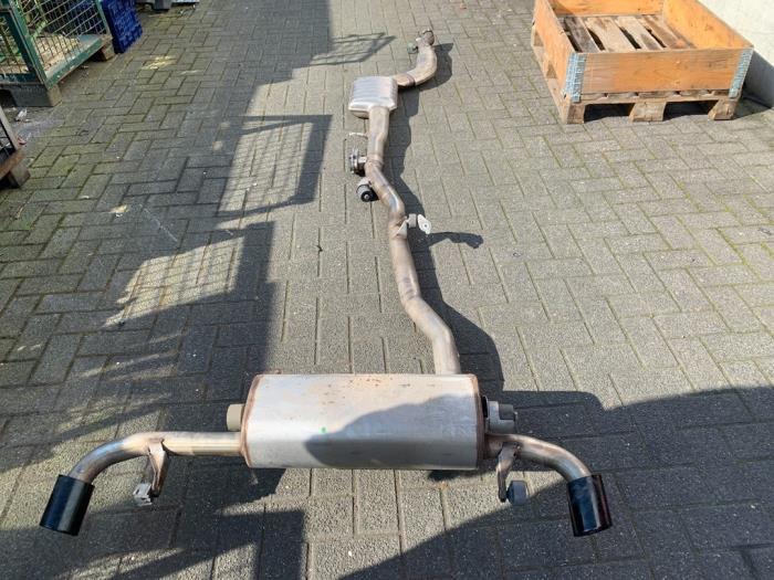 Gebruikte Uitlaat (compleet) BMW 5 serie (G30) 520d 2.0 TwinPower Turbo 16V Prijs € 350,00 Inclusief btw aangeboden door Van Kronenburg Engines