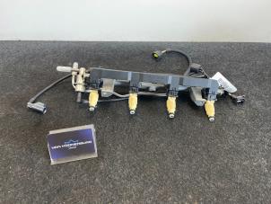 Gebruikte Injector brug Ford Focus 2 Wagon 2.0 16V Prijs € 25,00 Inclusief btw aangeboden door Van Kronenburg Engines
