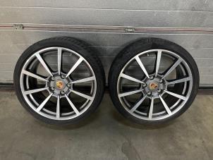 Gebruikte Velg + Band Porsche 911 (991) 3.0 24V Carrera T Prijs € 605,00 Inclusief btw aangeboden door Van Kronenburg Engines