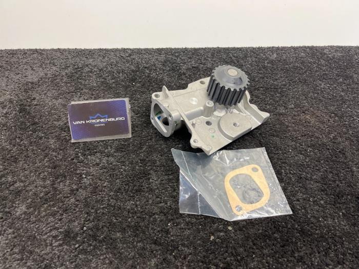 Nieuwe Waterpomp Mazda 626 (GE12/72/82) 2.0 16V 4WS Prijs € 39,99 Inclusief btw aangeboden door Van Kronenburg Engines