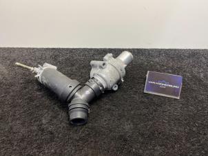 Gebruikte Thermostaathuis Ford Usa F-150 Standard Cab Prijs € 99,99 Inclusief btw aangeboden door Van Kronenburg Engines