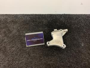 Gebruikte Dynamosteun boven Mercedes C (W205) C-63 AMG 4.0 V8 Biturbo Prijs € 30,00 Inclusief btw aangeboden door Van Kronenburg Engines