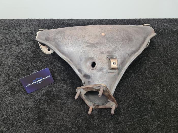 Gebruikte Spruitstuk Uitlaat Volkswagen Jetta III (1K2) Prijs € 30,00 Inclusief btw aangeboden door Van Kronenburg Engines