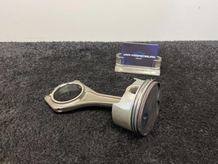 Gebruikte Zuiger BMW 5 serie (E60) 545i 32V Prijs € 99,99 Inclusief btw aangeboden door Van Kronenburg Engines