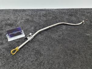 Gebruikte Olie Peilstok Mercedes Sprinter 3,5t (906.73) Prijs € 45,00 Inclusief btw aangeboden door Van Kronenburg Engines