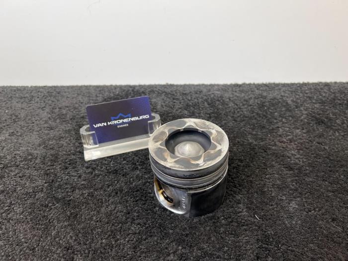 Gebruikte Zuiger BMW 5 serie (F10) M550d 3.0 xDrive 24V Prijs € 139,15 Inclusief btw aangeboden door Van Kronenburg Engines