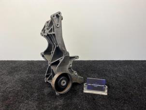 Gebruikte Dynamosteun boven Audi A4 (B6) 2.0 20V Quattro Prijs € 20,00 Inclusief btw aangeboden door Van Kronenburg Engines