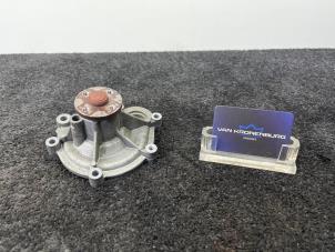Gebruikte Waterpomp Mercedes C (W204) 1.8 C-250 CGI 16V Prijs € 30,00 Inclusief btw aangeboden door Van Kronenburg Engines