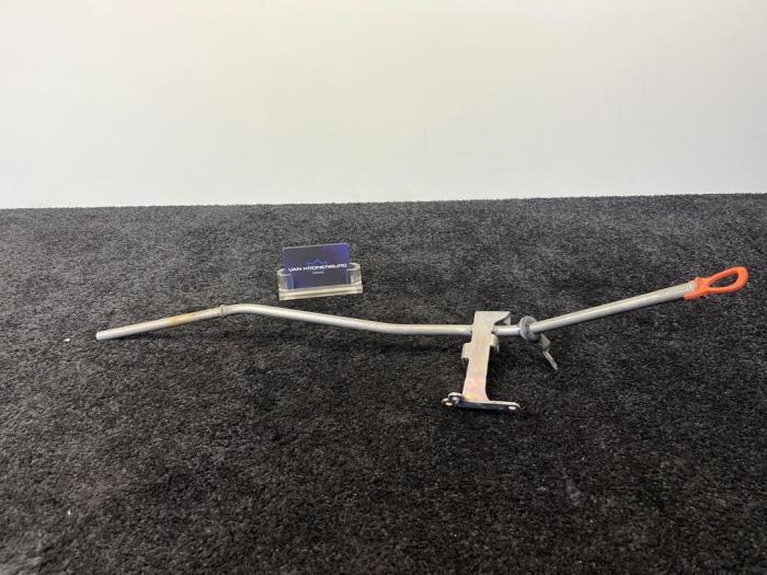 Gebruikte Olie Peilstok Mercedes C (W204) 1.8 C-200 CGI 16V Prijs € 20,00 Inclusief btw aangeboden door Van Kronenburg Engines