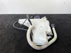 Gebruikte Ruitensproeiertank voor BMW 3 serie (E92) 325d 24V Prijs € 30,00 Inclusief btw aangeboden door Van Kronenburg Engines