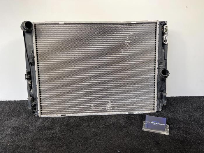 Gebruikte Radiateur BMW 3 serie (E92) 325i 24V Prijs € 60,00 Inclusief btw aangeboden door Van Kronenburg Engines