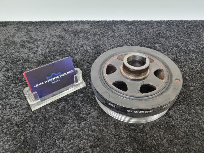 Gebruikte Krukas Poelie Mercedes S (W220) 5.8 S-600L V12 36V Prijs € 95,00 Inclusief btw aangeboden door Van Kronenburg Engines