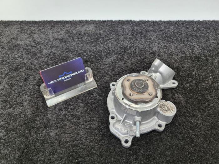 Waterpomp van een Audi A8 (D5) 3.0 V6 24V 55 TFSI Mild Hybrid Quattro 2018