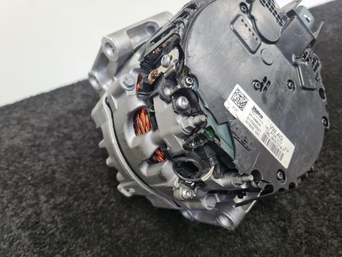 Dynamo van een Audi A4 (B9) 2.0 45 TFSI Mild Hybrid 16V Quattro