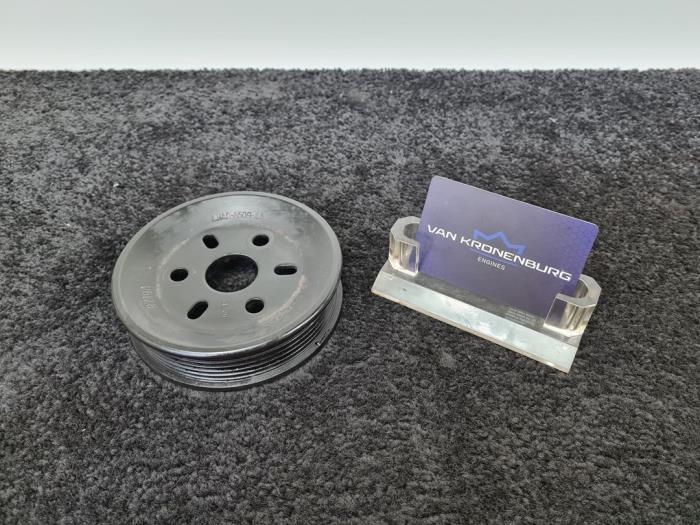 Waterpomp poelie van een Land Rover Range Rover III (LM) 4.4 TDV8 32V 2011