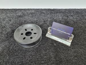 Gebruikte Poelie Waterpomp Landrover Range Rover III (LM) 4.4 TDV8 32V Prijs € 35,01 Inclusief btw aangeboden door Van Kronenburg Engines