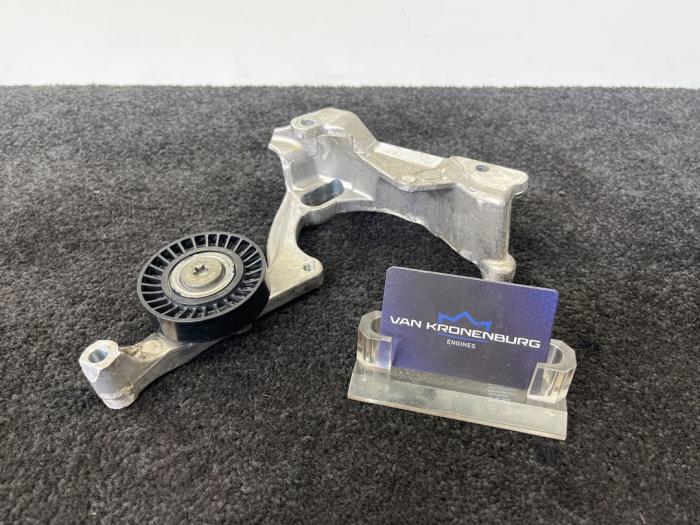 Gebruikte Dynamosteun onder Mercedes C (W205) C-63 AMG 4.0 V8 Biturbo Prijs € 125,01 Inclusief btw aangeboden door Van Kronenburg Engines