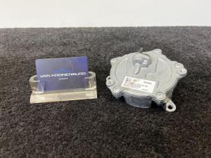 Gebruikte Vacuumpomp (Benzine) Mercedes C (W205) C-63 AMG 4.0 V8 Biturbo Prijs € 60,00 Inclusief btw aangeboden door Van Kronenburg Engines