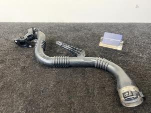 Gebruikte Turbo Pijp Renault Captur (2R) 1.2 TCE 16V EDC Prijs € 60,44 Inclusief btw aangeboden door Van Kronenburg Engines