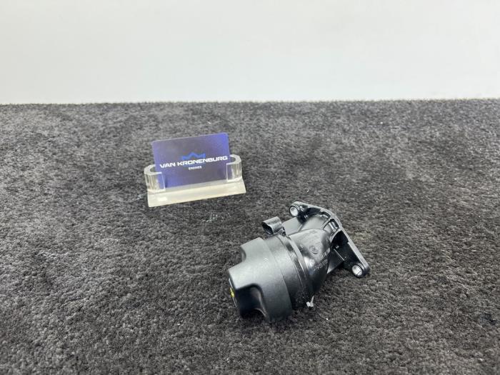 Gebruikte Oliedop Mercedes C (W205) C-63 AMG 4.0 V8 Biturbo Prijs € 30,00 Inclusief btw aangeboden door Van Kronenburg Engines