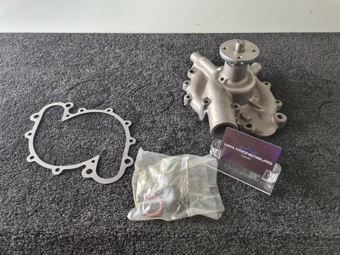 Nieuwe Waterpomp Jeep J10 5.9 V8 2BBL Prijs € 69,95 Inclusief btw aangeboden door Van Kronenburg Engines