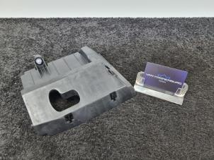 Gebruikte Accu afdekkap Mercedes GLB (247.6) 1.3 GLB-200 Turbo 16V Prijs € 12,39 Margeregeling aangeboden door Van Kronenburg Engines