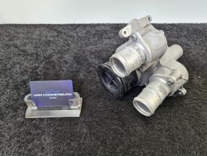 Gebruikte Thermostaathuis Porsche Macan (95B) 3.6 V6 24V Turbo Prijs € 75,00 Inclusief btw aangeboden door Van Kronenburg Engines