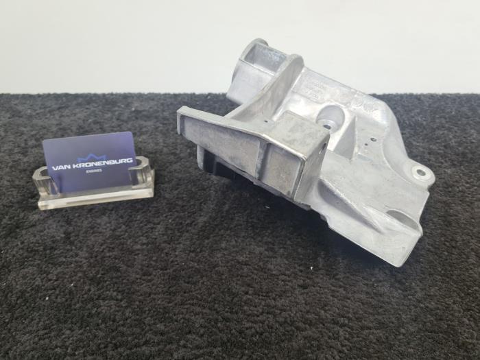 Gebruikte Dynamosteun onder Landrover Range Rover III (LM) 4.4 V8 32V Prijs € 40,00 Inclusief btw aangeboden door Van Kronenburg Engines