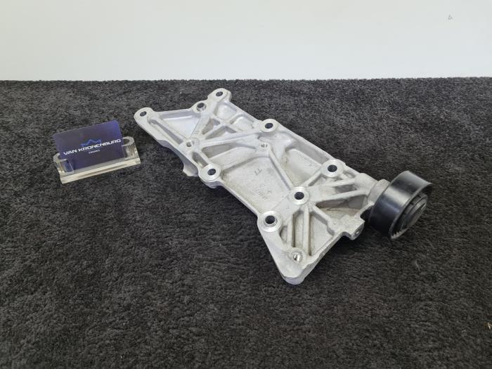 Gebruikte Motorsteun Porsche Macan (95B) 3.6 V6 24V Turbo Prijs € 40,00 Inclusief btw aangeboden door Van Kronenburg Engines