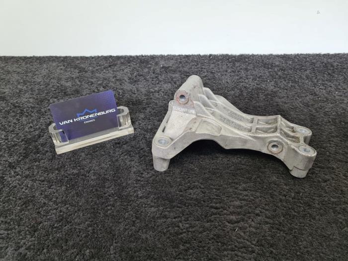 Gebruikte Dynamosteun onder Audi S6 (C6) 5.2 V10 40V Prijs € 60,00 Inclusief btw aangeboden door Van Kronenburg Engines