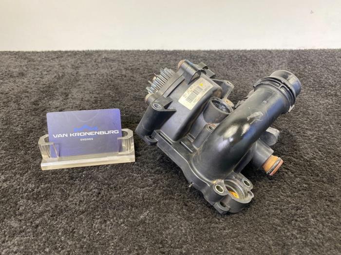 Gebruikte Thermostaathuis Volkswagen Golf VI (5K1) 2.0 GTI 16V Prijs € 49,95 Inclusief btw aangeboden door Van Kronenburg Engines