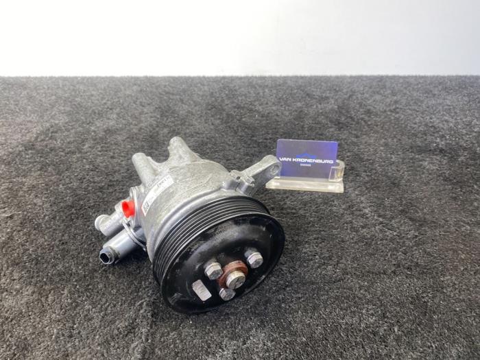 Gebruikte Pomp Servo BMW 6 serie (F13) 640d xDrive 24V Prijs € 500,00 Inclusief btw aangeboden door Van Kronenburg Engines