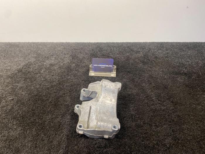 Gebruikte Dynamosteun boven Audi RS 5 (8T3) RS5 4.2 V8 32V Prijs € 24,94 Inclusief btw aangeboden door Van Kronenburg Engines