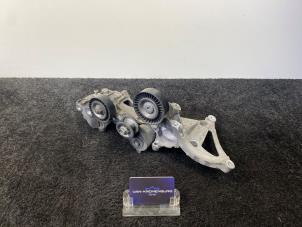Gebruikte Dynamosteun onder Audi RS 3 Sportback (8VA/8VF) 2.5 TFSI 20V Quattro Performance Prijs € 75,00 Inclusief btw aangeboden door Van Kronenburg Engines