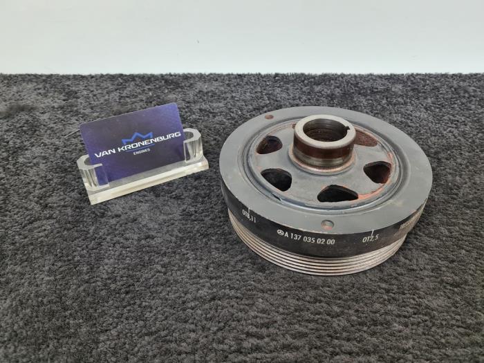 Gebruikte Krukas Poelie Mercedes S (W220) 5.8 S-600L V12 36V Prijs € 95,00 Inclusief btw aangeboden door Van Kronenburg Engines