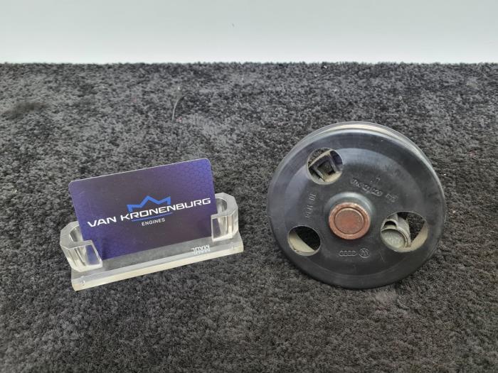 Gebruikte Waterpomp Volkswagen New Beetle (1Y7) 2.5 Prijs € 40,00 Inclusief btw aangeboden door Van Kronenburg Engines