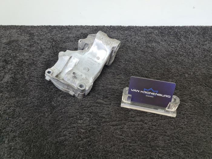 Gebruikte Dynamosteun boven Audi RS 5 (8T3) RS5 4.2 V8 32V Prijs € 24,94 Inclusief btw aangeboden door Van Kronenburg Engines
