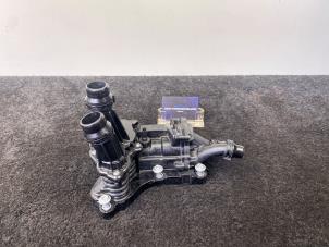 Gebruikte Thermostaathuis Volkswagen Golf VIII (CD1) 2.0 TDI BlueMotion 16V Prijs € 70,00 Inclusief btw aangeboden door Van Kronenburg Engines