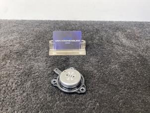 Gebruikte Nokkenas Sensor Mercedes CLA (117.3) 1.6 CLA-180 16V Prijs € 12,50 Inclusief btw aangeboden door Van Kronenburg Engines